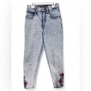 Vintage 80’s Stylish Women's Light Blue Jeans with Floral Embroidery